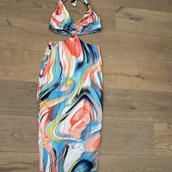 Cut out colorful dress - Picture 3 of 4